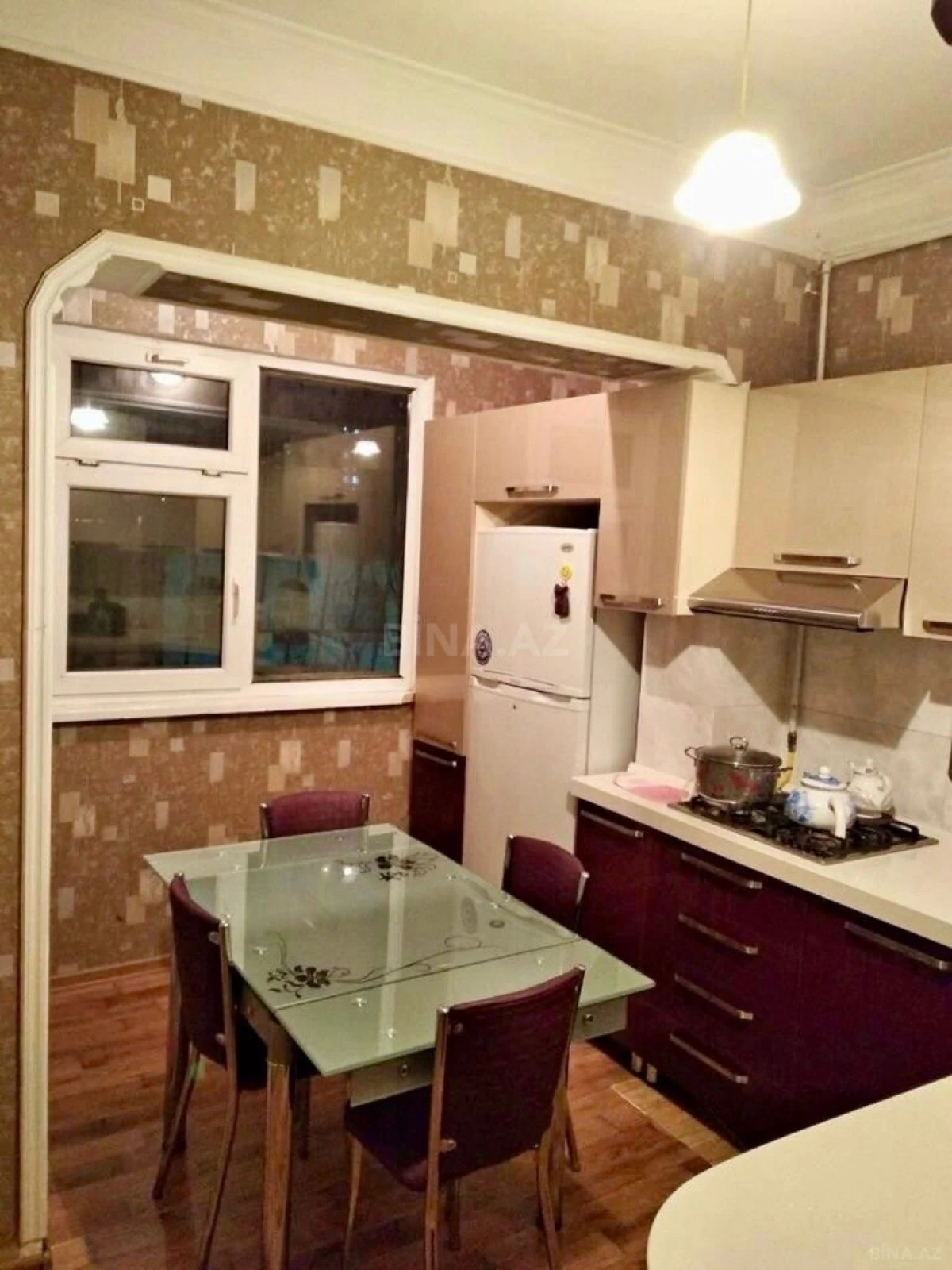 Kirayə verilir 2 otaqlı mənzil 95 m²