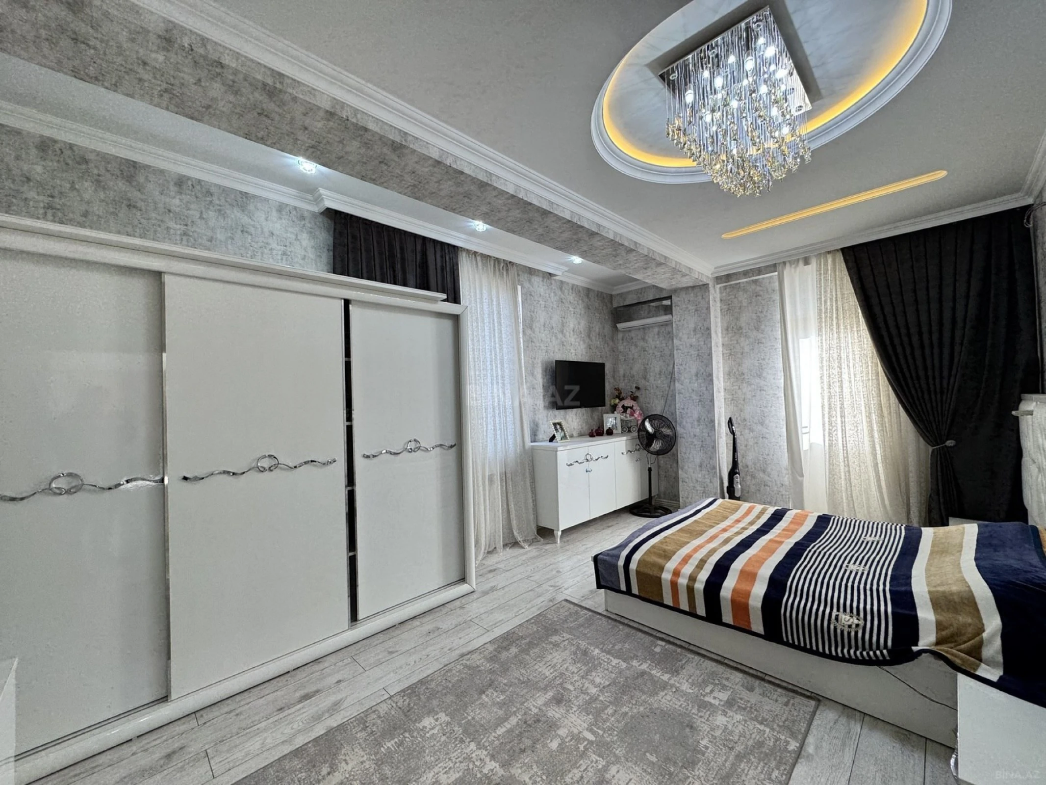 Satılır 3 otaqlı mənzil 115 m²