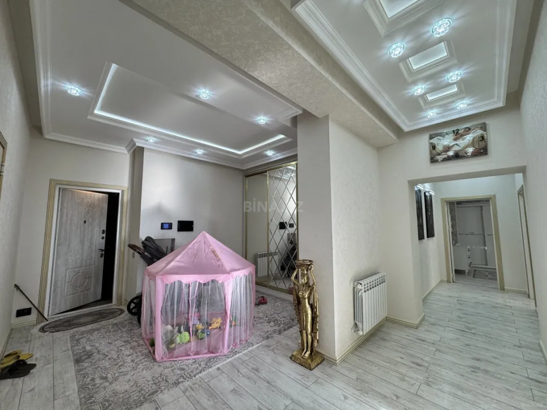 Satılır 3 otaqlı mənzil 115 m²