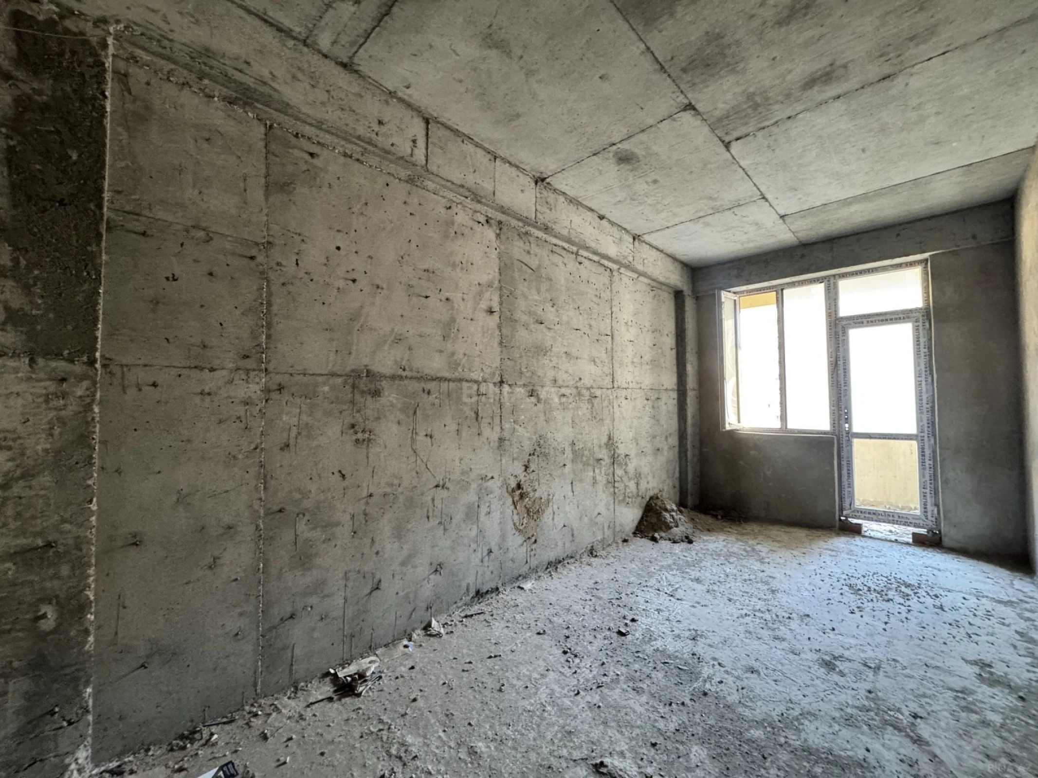 Satılır 3 otaqlı mənzil 120 m²