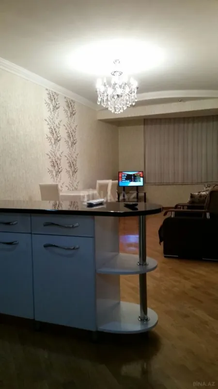 Kirayə verilir 2 otaqlı mənzil 75 m²