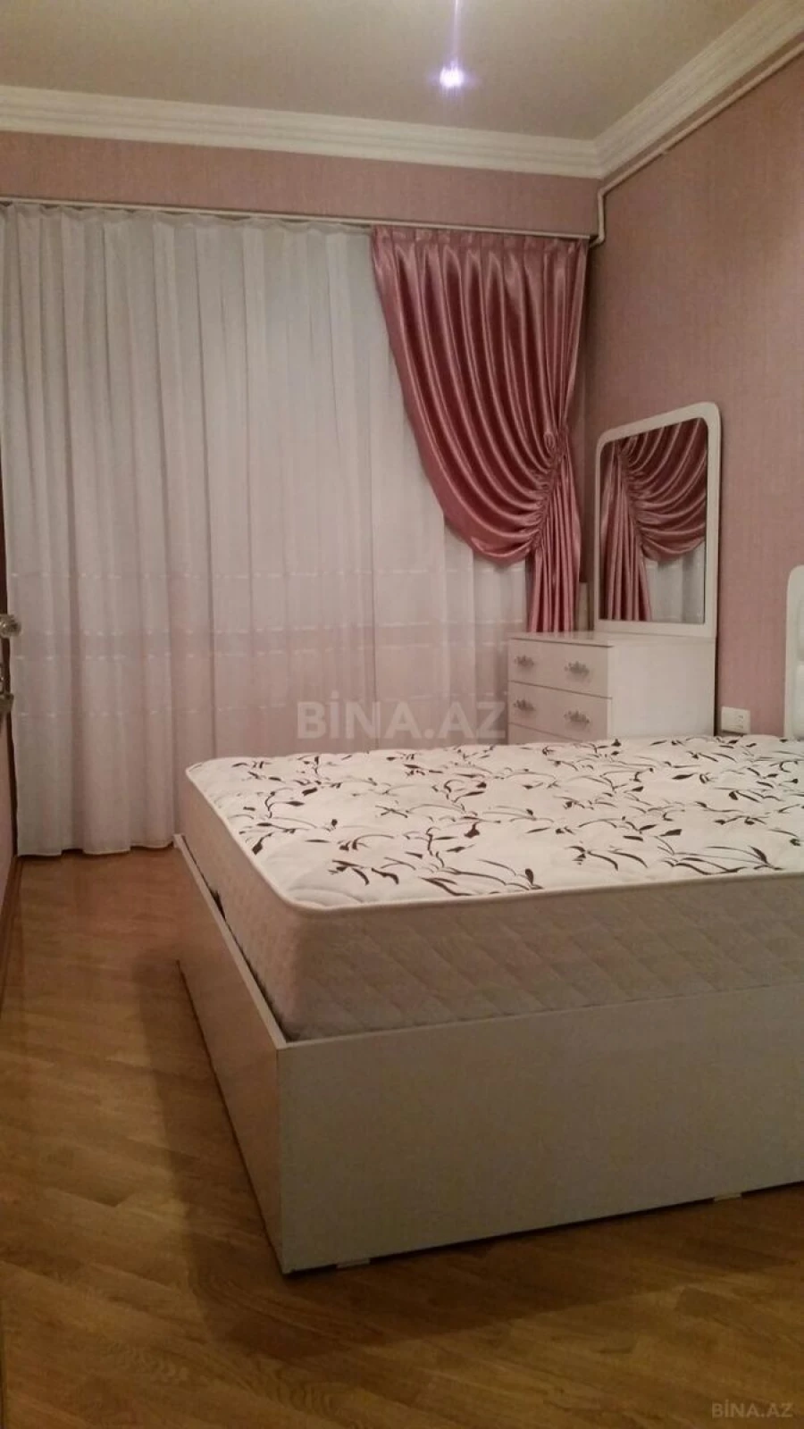 Kirayə verilir 2 otaqlı mənzil 75 m²