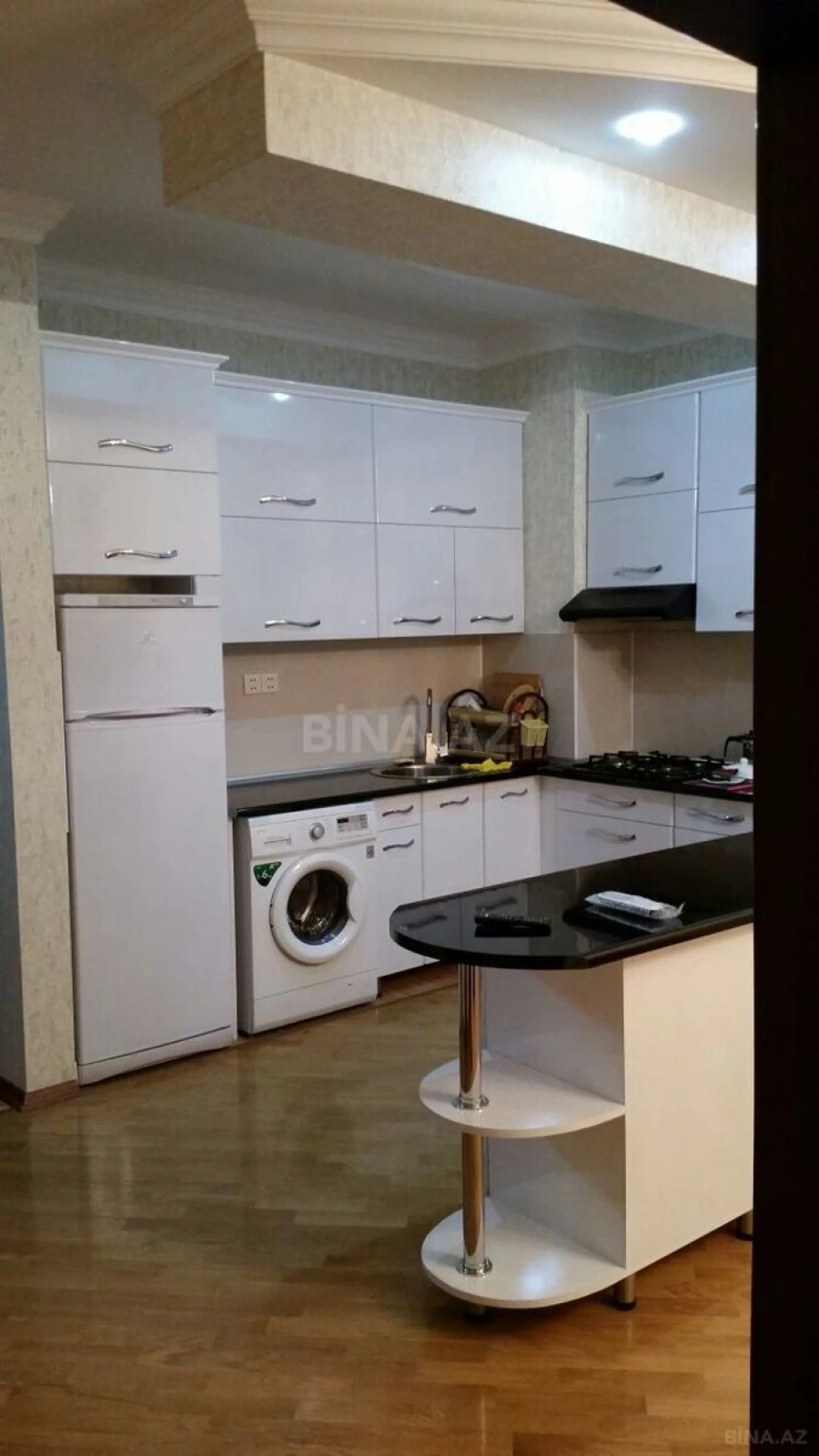 Kirayə verilir 2 otaqlı mənzil 75 m²