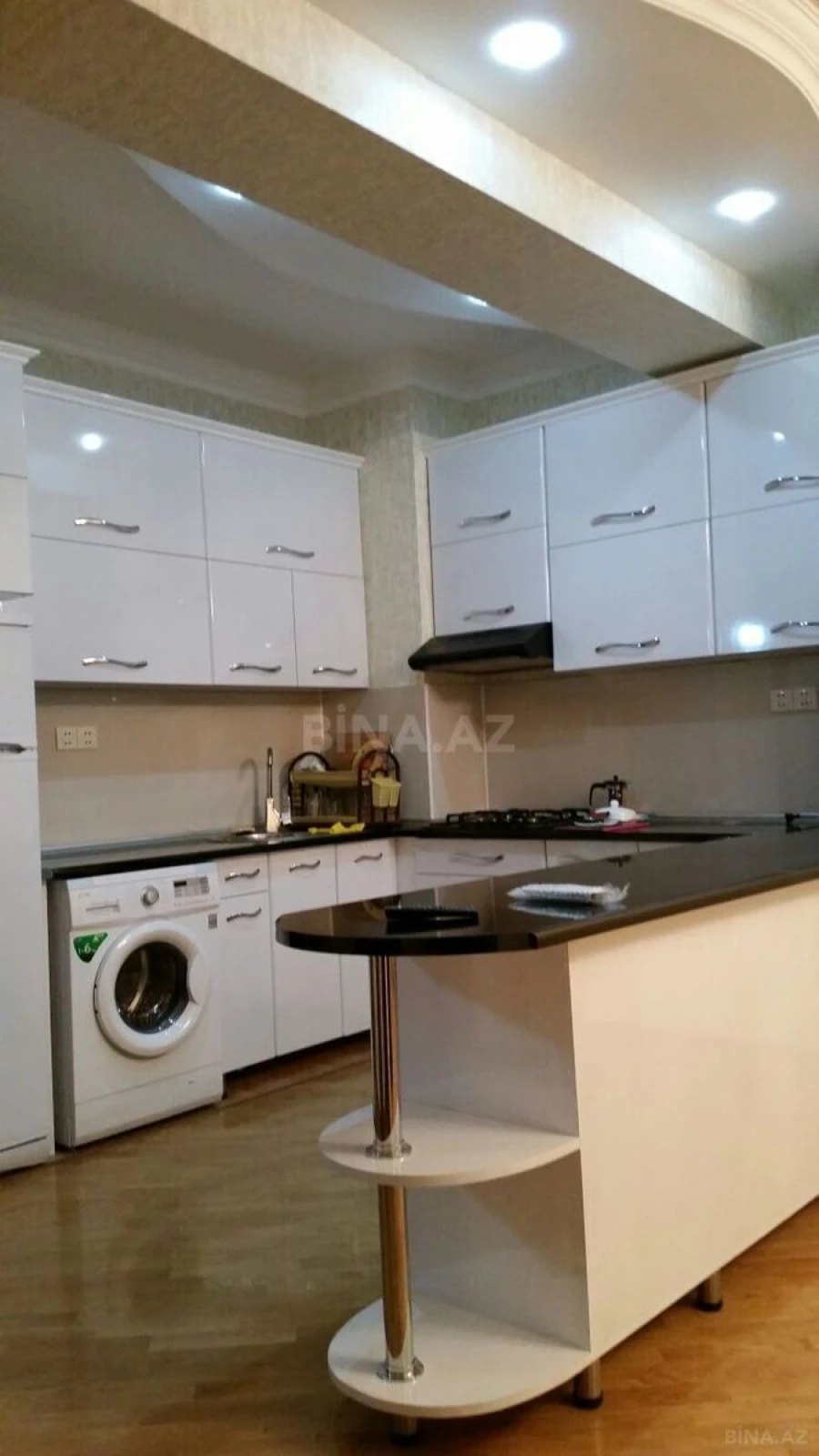 Kirayə verilir 2 otaqlı mənzil 75 m²