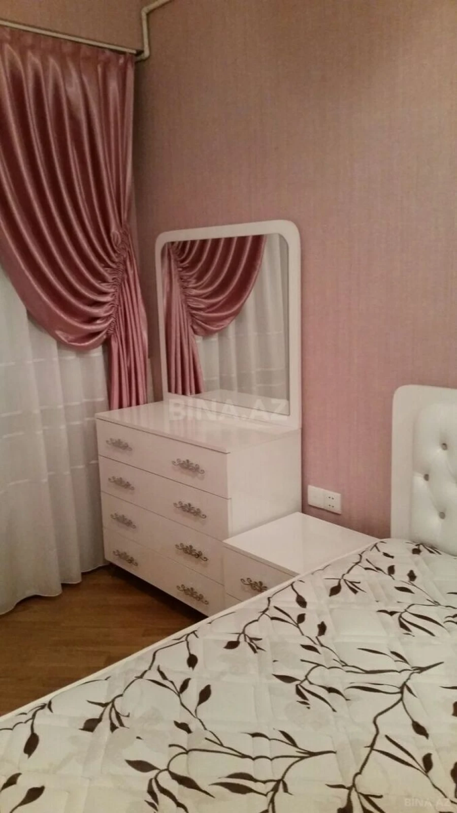 Kirayə verilir 2 otaqlı mənzil 75 m²