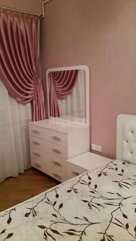 Kirayə verilir 2 otaqlı mənzil 75 m²