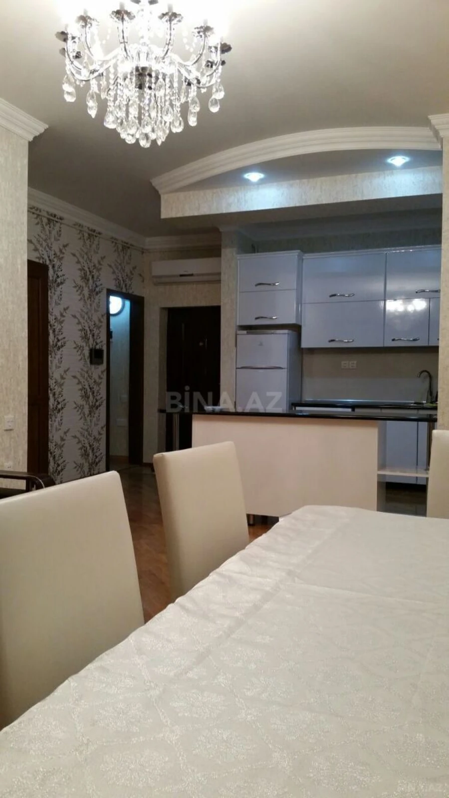 Kirayə verilir 2 otaqlı mənzil 75 m²