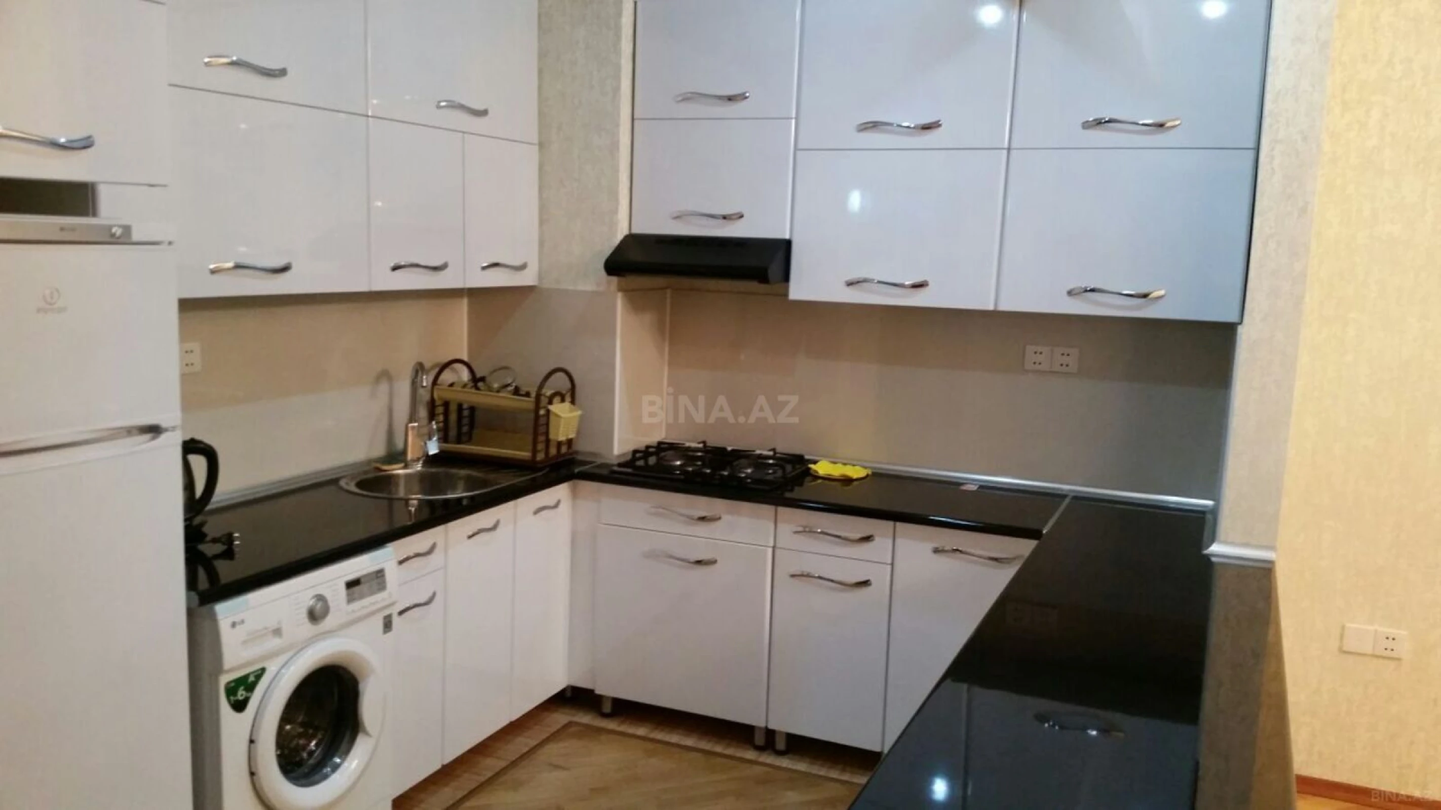 Kirayə verilir 2 otaqlı mənzil 75 m²