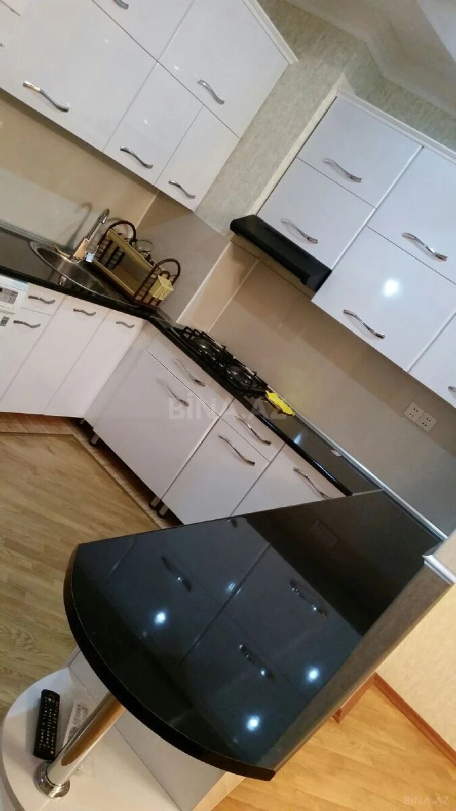 Kirayə verilir 2 otaqlı mənzil 75 m²