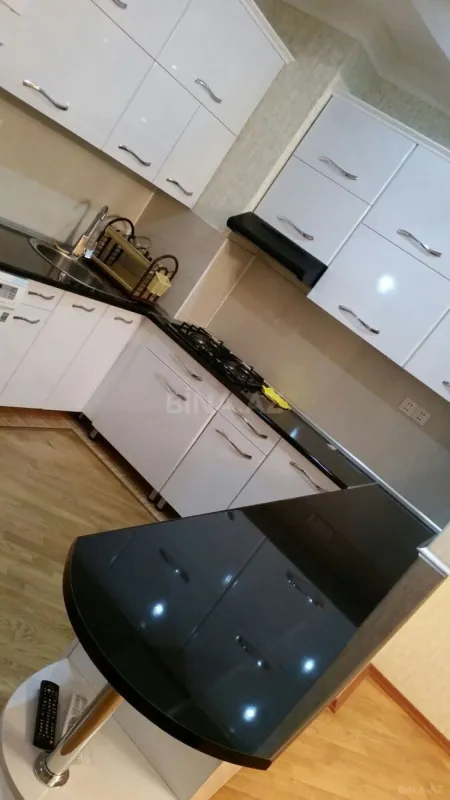 Kirayə verilir 2 otaqlı mənzil 75 m²