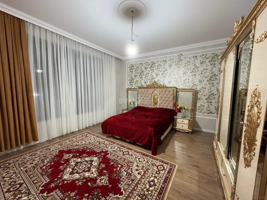 Satılır 6 otaqlı həyət evi 300 m²