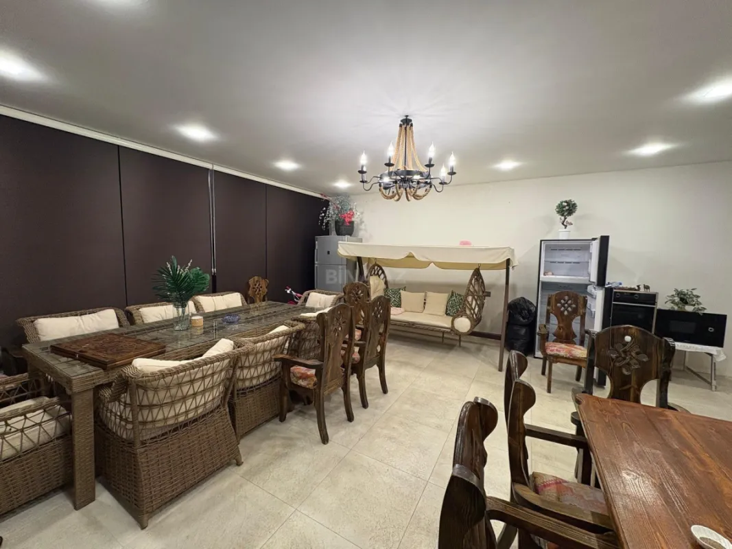 Satılır 6 otaqlı həyət evi 300 m²