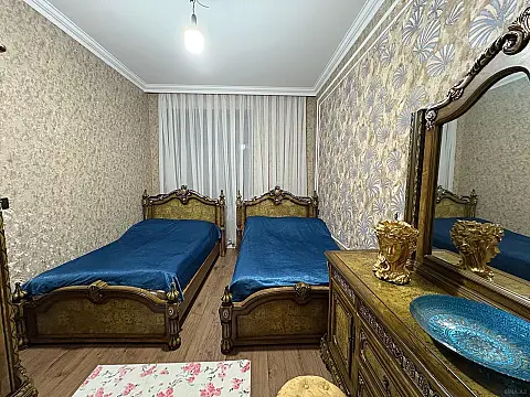 Satılır 6 otaqlı həyət evi 300 m²