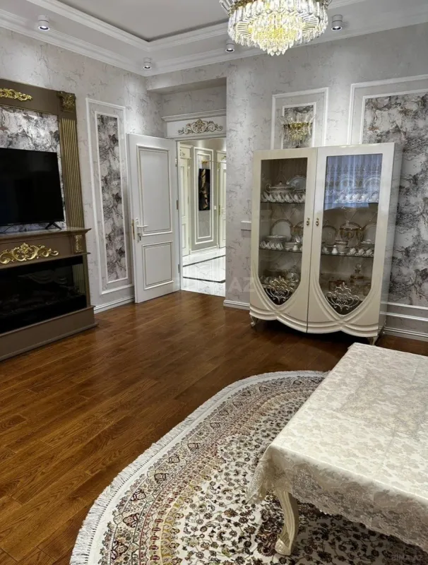 Kirayə verilir 3 otaqlı mənzil 165 m²