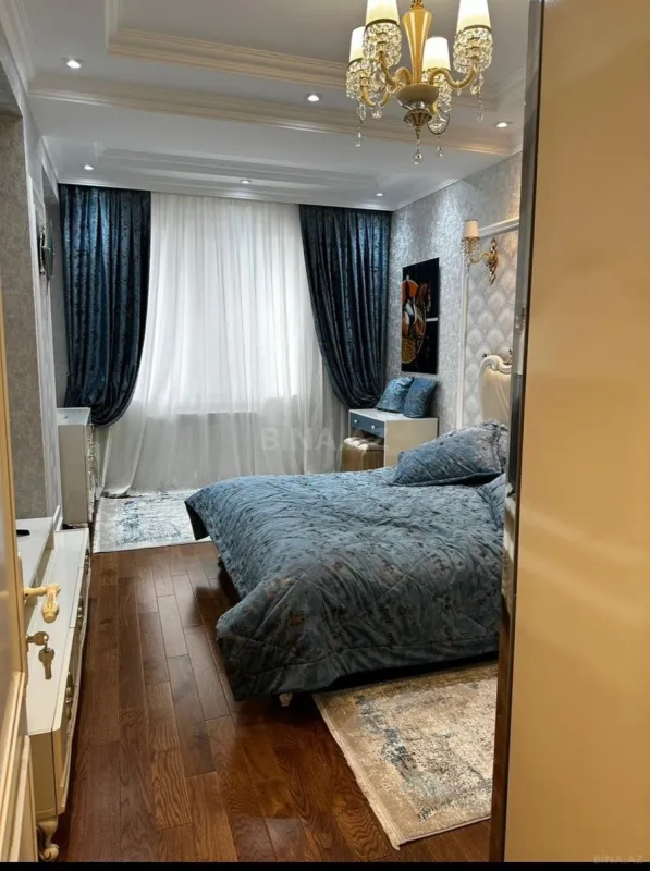 Kirayə verilir 3 otaqlı mənzil 165 m²