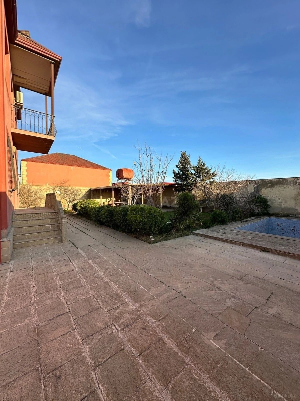 Satılır 4 otaqlı həyət evi 200 m²