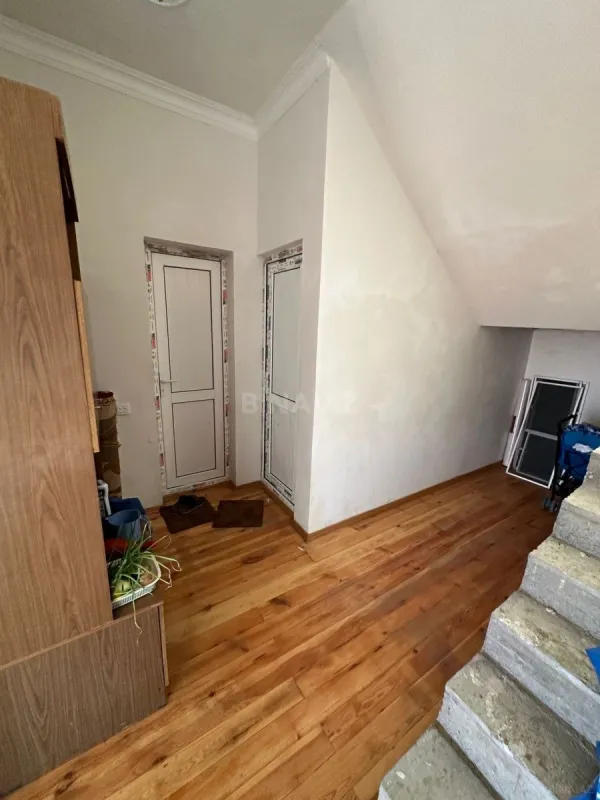 Satılır 4 otaqlı həyət evi 200 m²