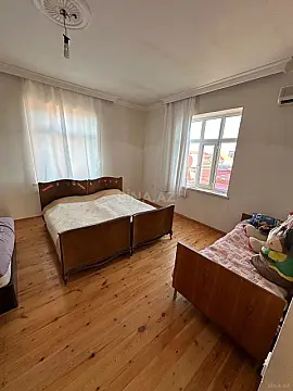 Satılır 4 otaqlı həyət evi 200 m²