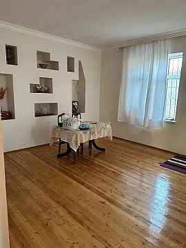 Satılır 4 otaqlı həyət evi 200 m²