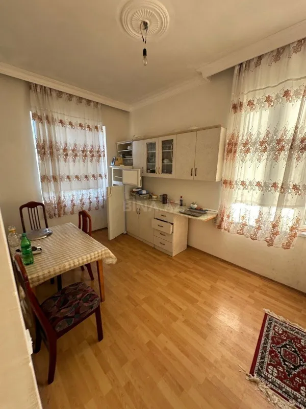 Satılır 4 otaqlı həyət evi 200 m²