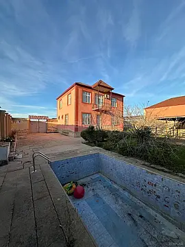 Satılır 4 otaqlı həyət evi 200 m²