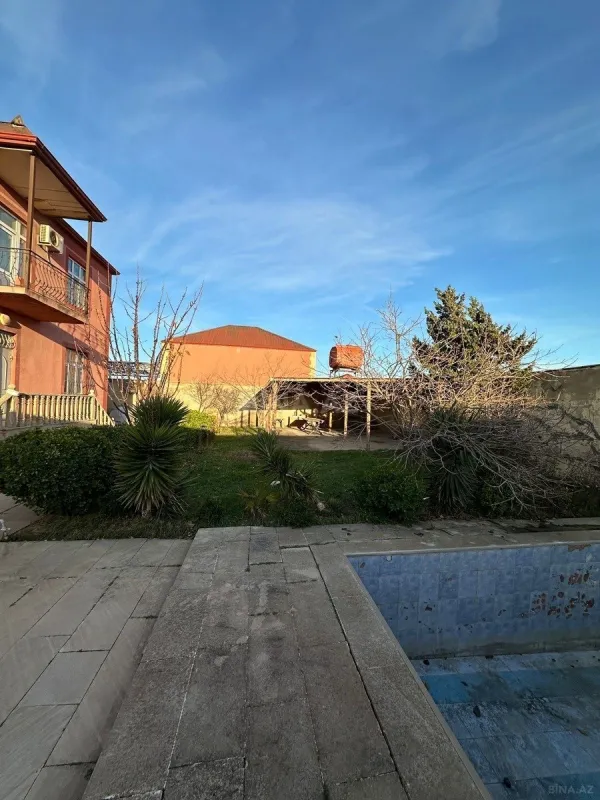 Satılır 4 otaqlı həyət evi 200 m²