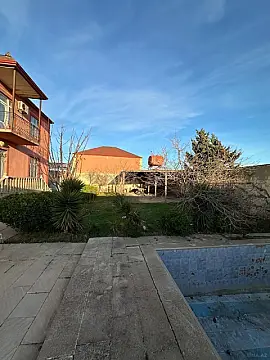 Satılır 4 otaqlı həyət evi 200 m²