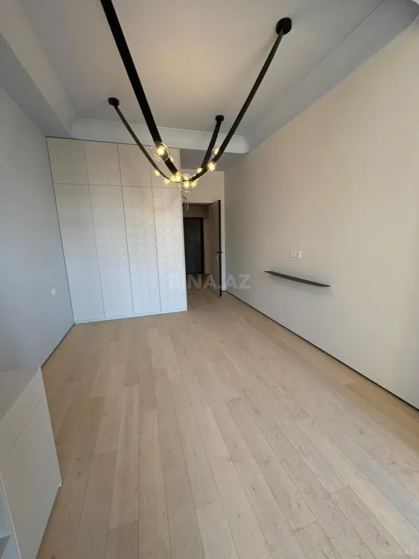 Satılır 3 otaqlı mənzil 109 m²