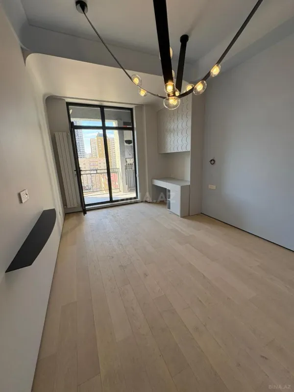 Satılır 3 otaqlı mənzil 109 m²