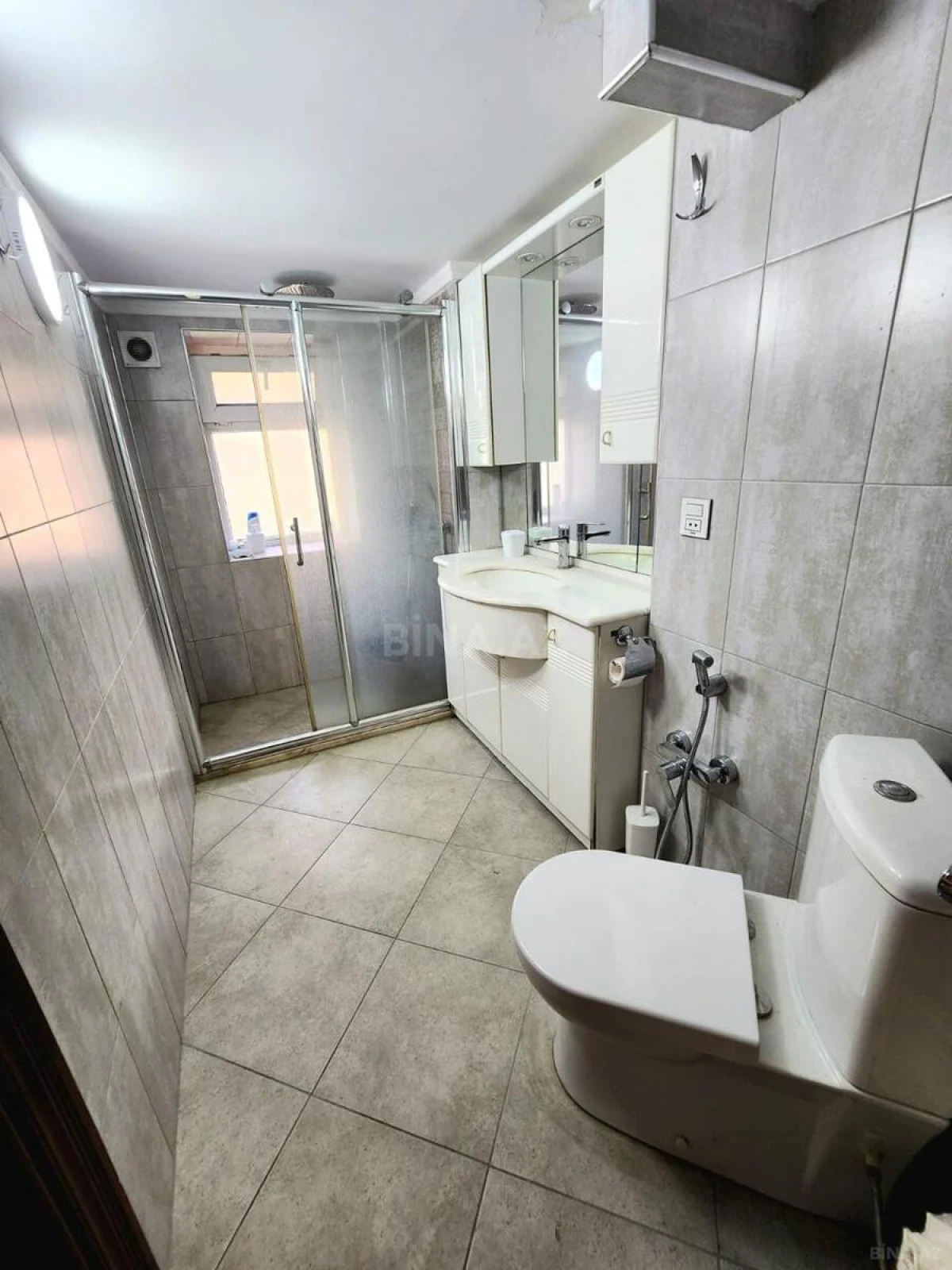 Kirayə verilir 2 otaqlı mənzil 70 m²