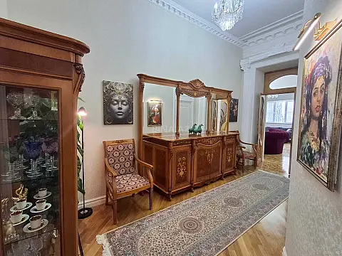 Satılır 5 otaqlı mənzil 150 m²