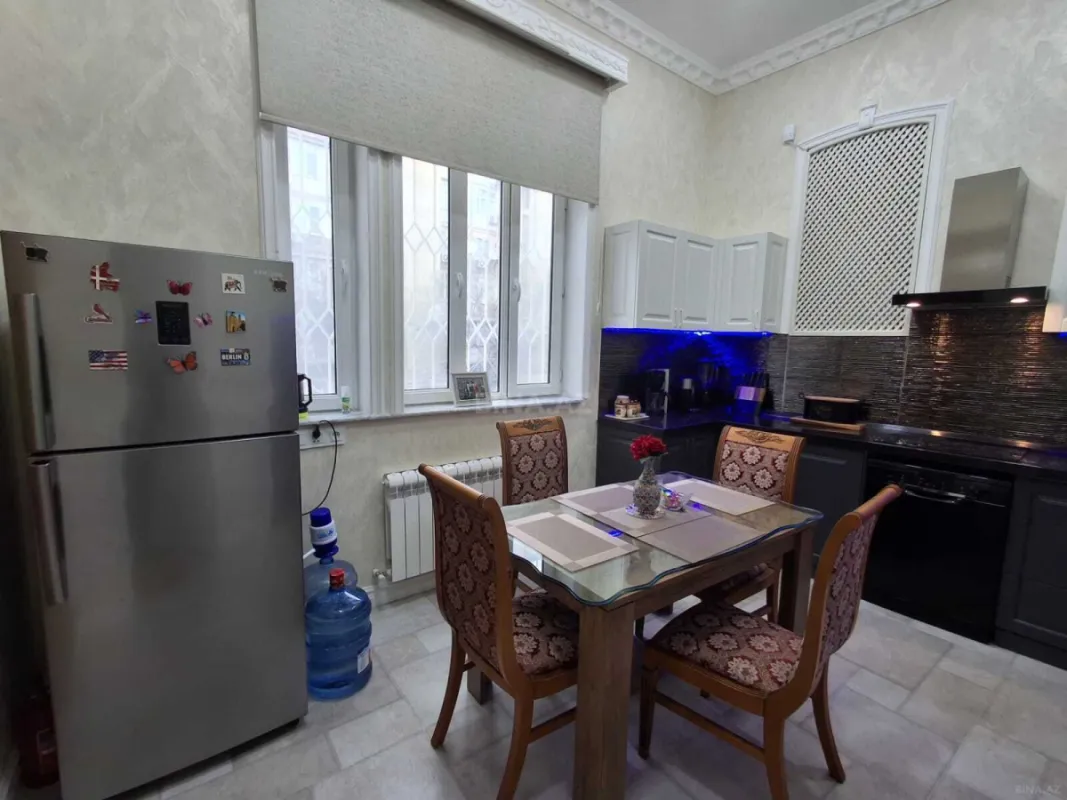Satılır 5 otaqlı mənzil 150 m²