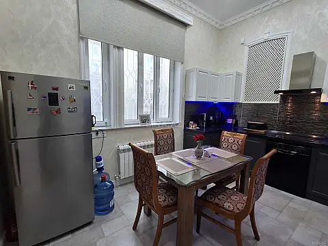 Satılır 5 otaqlı mənzil 150 m²