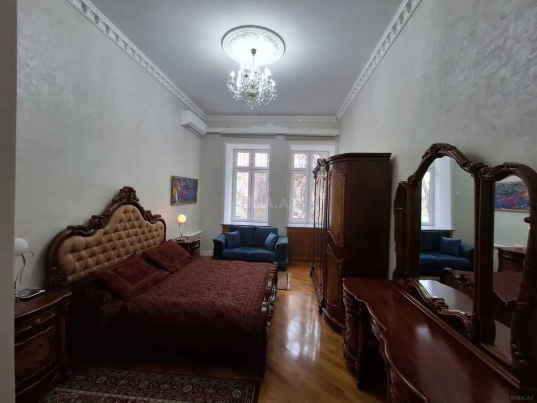 Satılır 5 otaqlı mənzil 150 m²