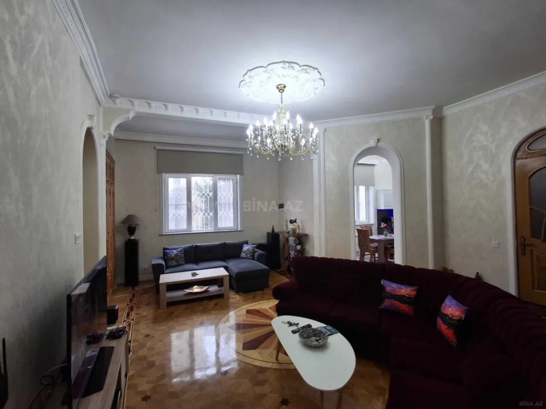 Satılır 5 otaqlı mənzil 150 m²