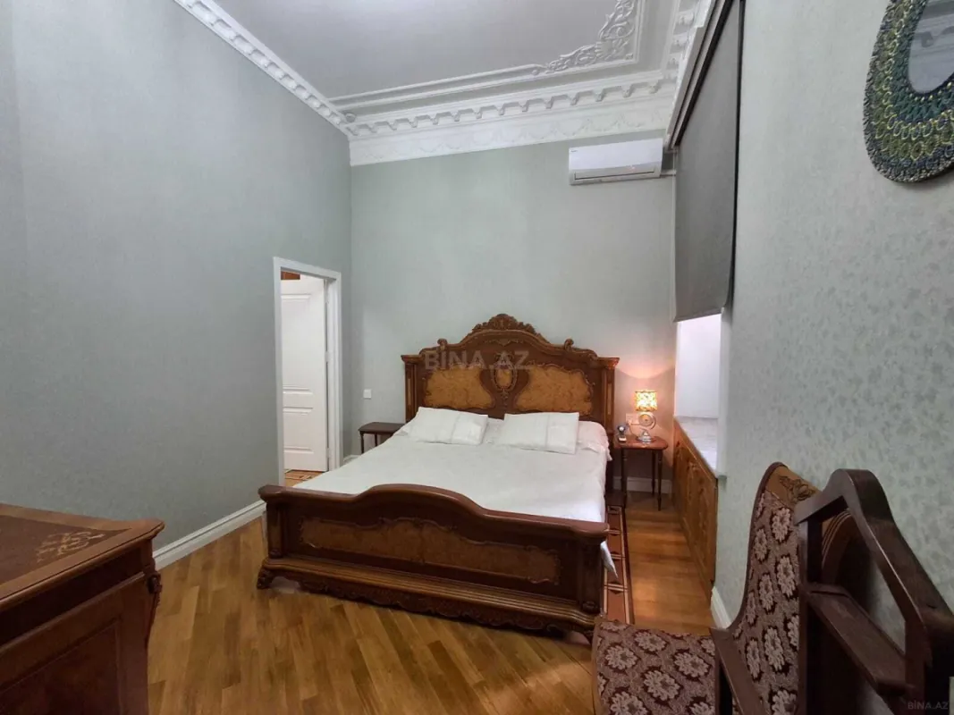 Satılır 5 otaqlı mənzil 150 m²