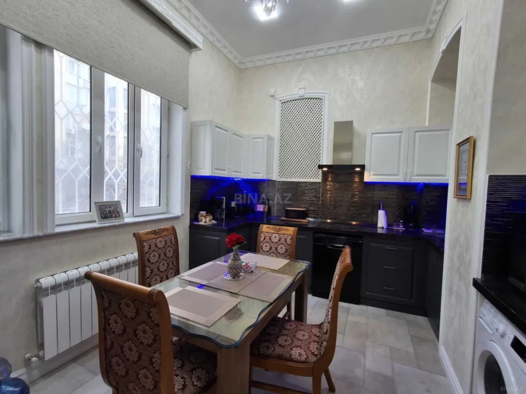 Satılır 5 otaqlı mənzil 150 m²