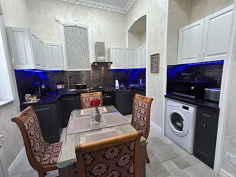 Satılır 5 otaqlı mənzil 150 m²