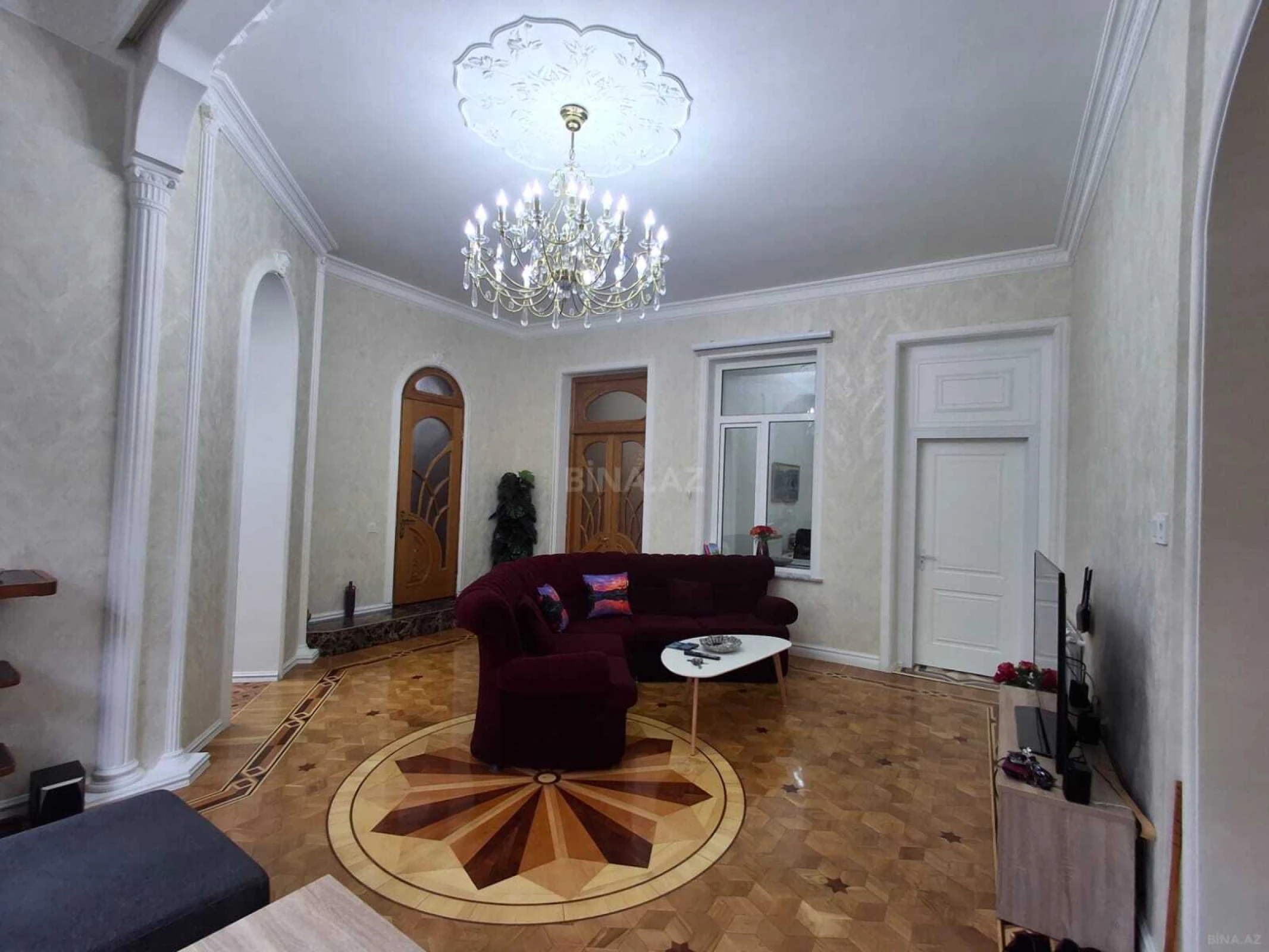 Satılır 5 otaqlı mənzil 150 m²