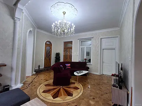 Satılır 5 otaqlı mənzil 150 m²