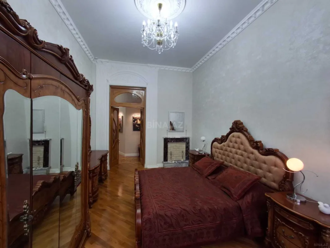 Satılır 5 otaqlı mənzil 150 m²