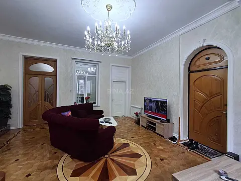 Satılır 5 otaqlı mənzil 150 m²