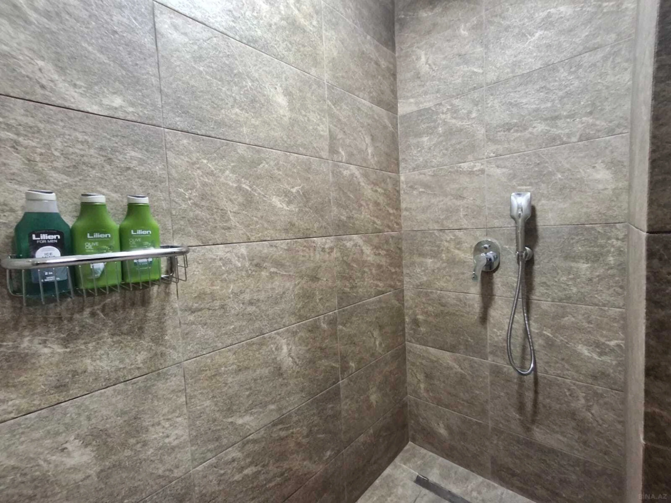 Satılır 5 otaqlı mənzil 150 m²