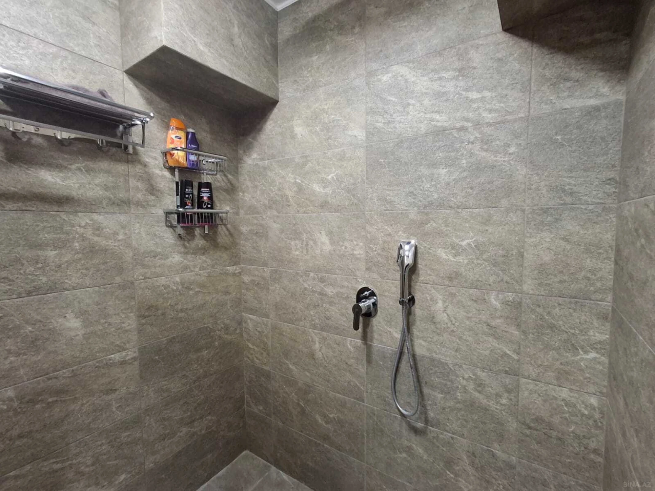 Satılır 5 otaqlı mənzil 150 m²