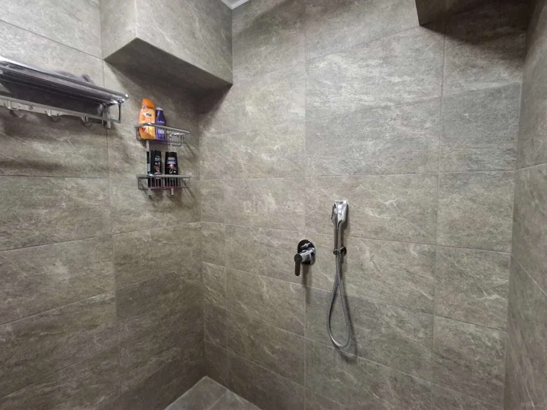 Satılır 5 otaqlı mənzil 150 m²