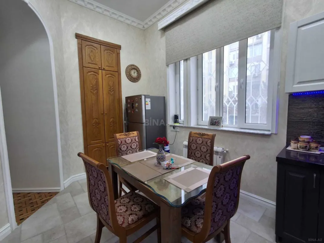 Satılır 5 otaqlı mənzil 150 m²