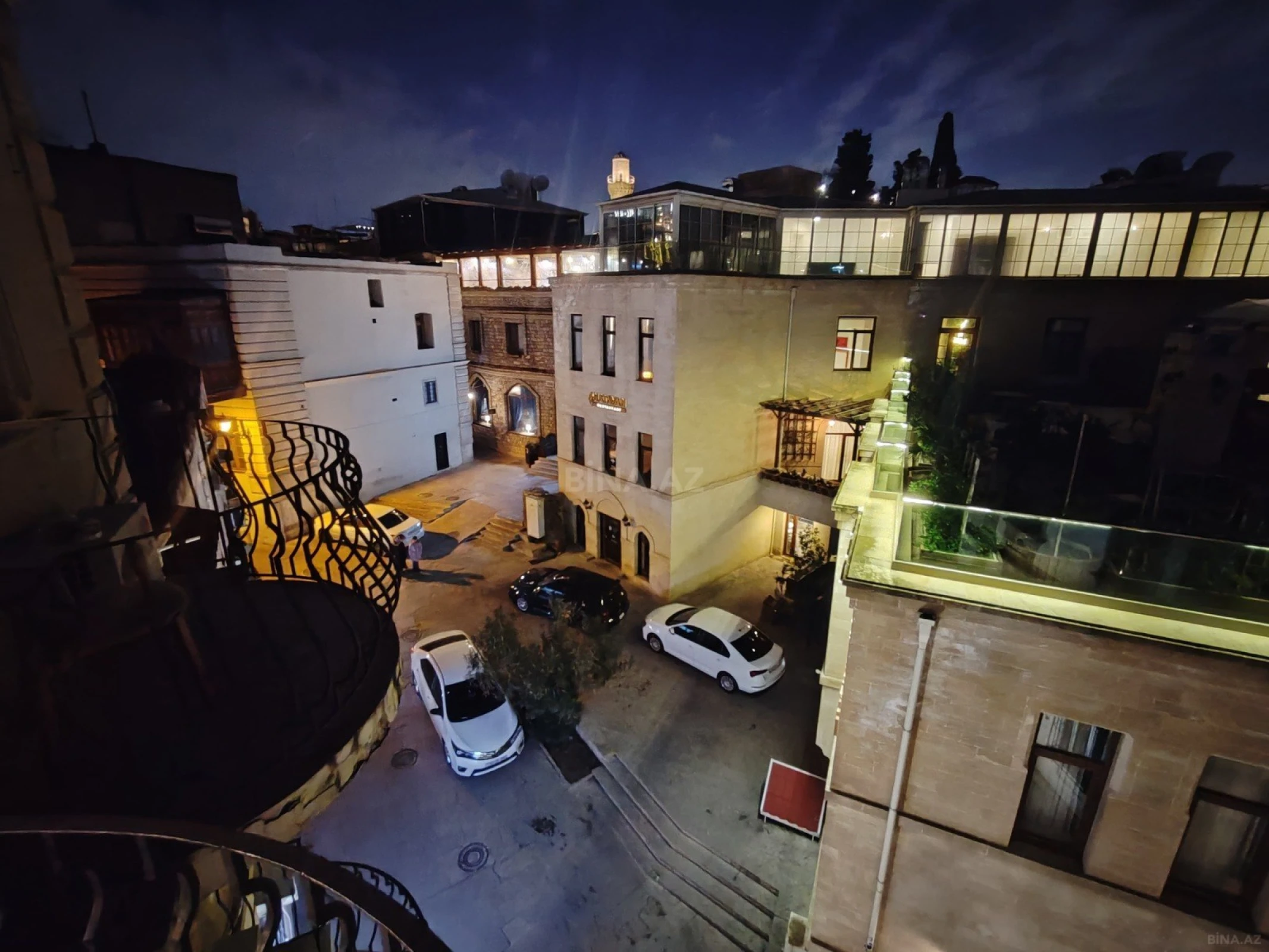 Satılır obyekt 320 m²