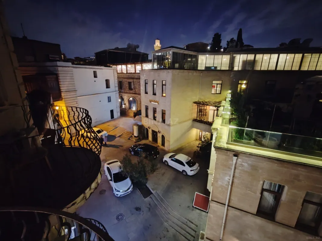 Satılır obyekt 320 m²