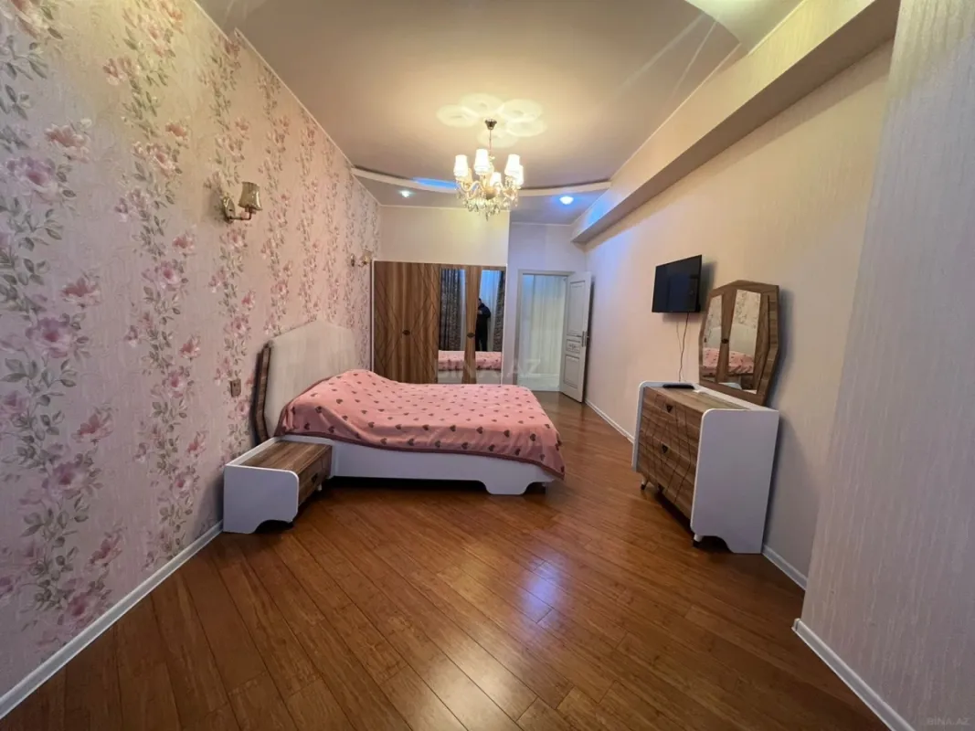 Kirayə verilir 2 otaqlı mənzil 95 m²