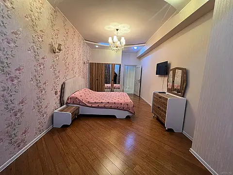 Kirayə verilir 2 otaqlı mənzil 95 m²